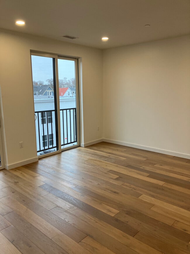 Building Photo - 97 Elmwood St