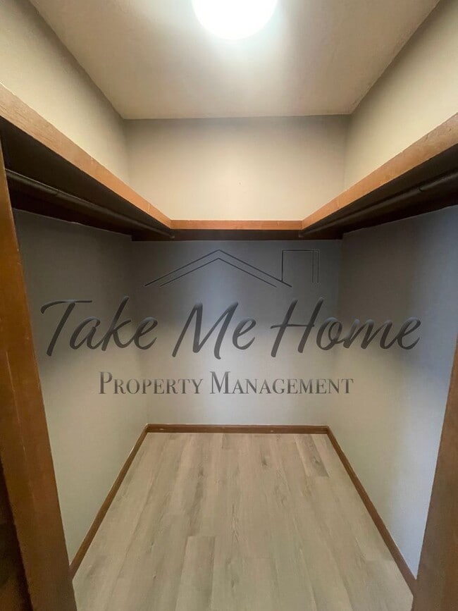 Building Photo - Charming 2-Bed, 2-Bath Duplex in South Springfield – Prime Location!