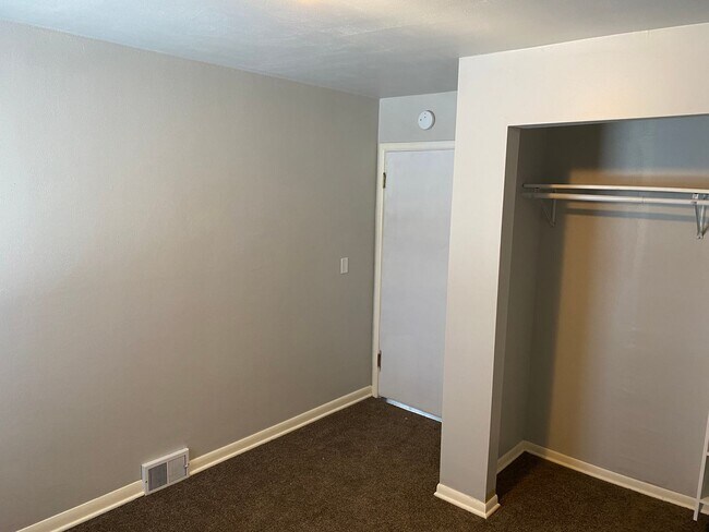 Building Photo - A must see!!! This spacious and newely upd...