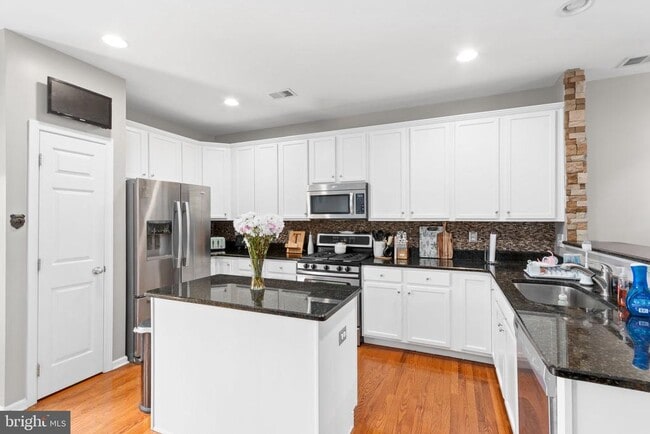 Building Photo - 449 Wistar Pl