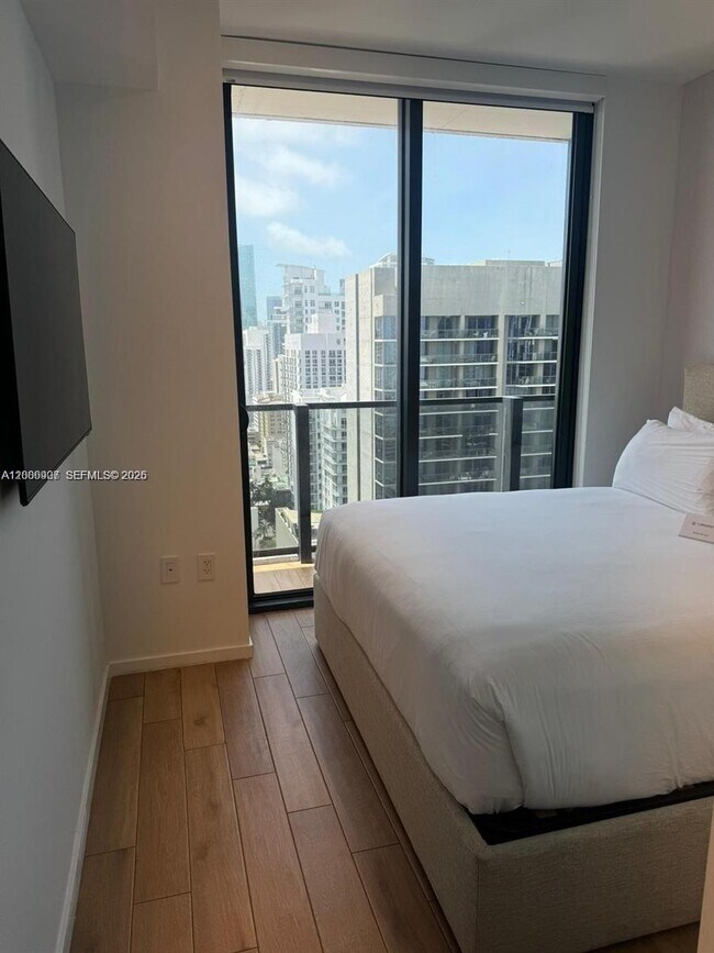 Building Photo - 398 NE 5th St