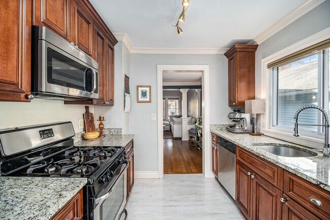 Building Photo - 3 BED 2 BATH BUNGALOW STYLE HOME IN FERNDALE ------ W. CHESTERFIELD