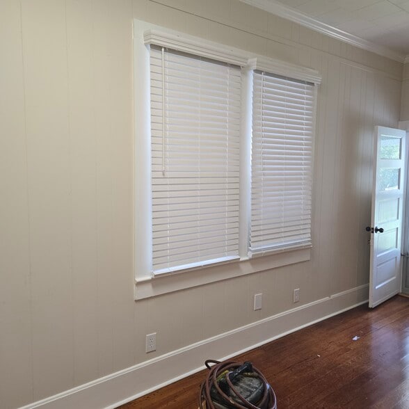 Building Photo - 206 Roosevelt St