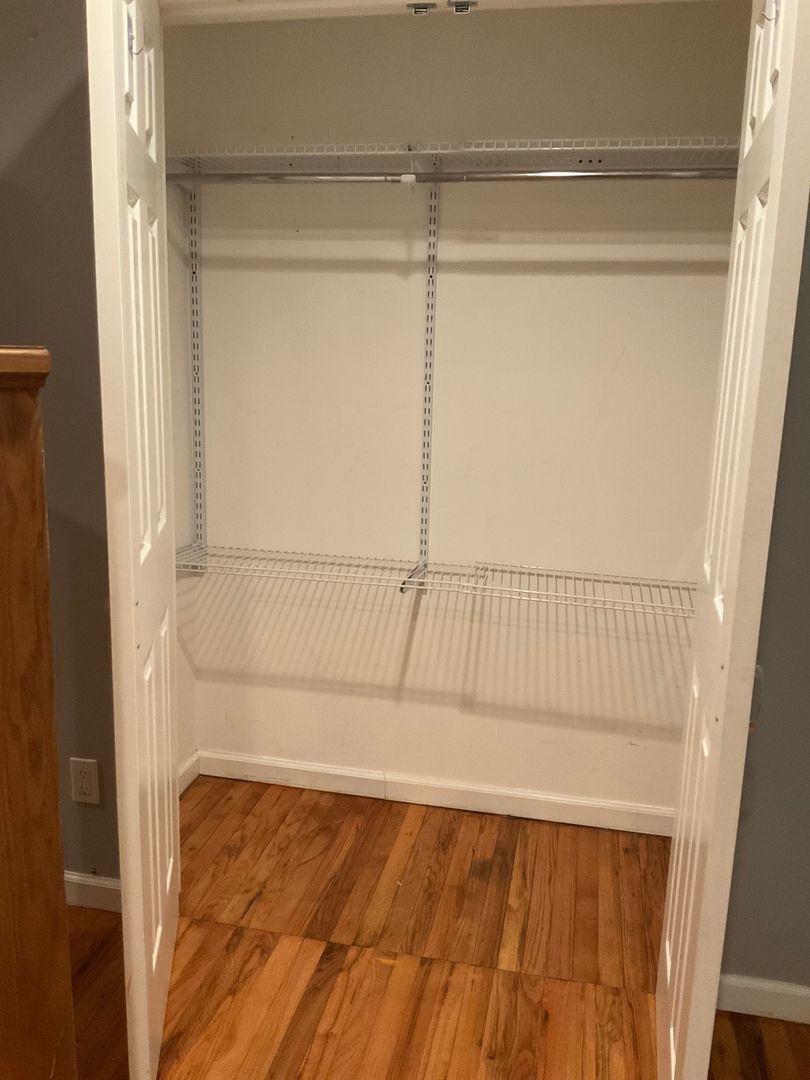 Building Photo - 132 Hallock Rd