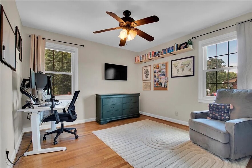 Building Photo - 120 Echo Ln