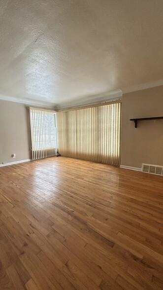 Living Room - 18805 Maple Heights Blvd