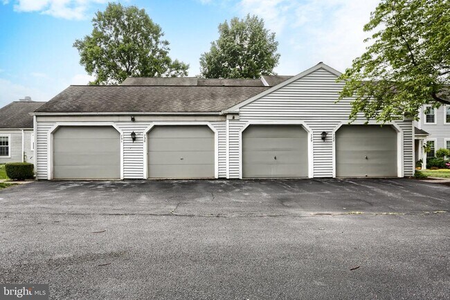 Building Photo - 730 Cambridge Ct