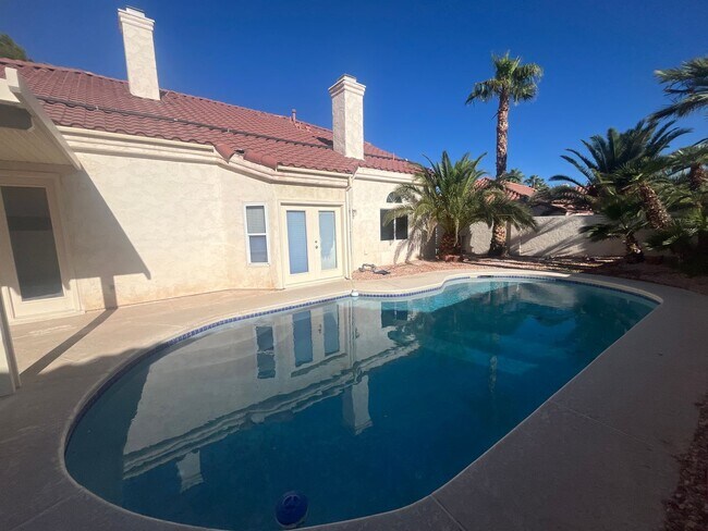 Building Photo - Desert Shores Beauty is like living in your own personal suite!