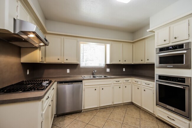 Building Photo - 26715 Westwood Dr