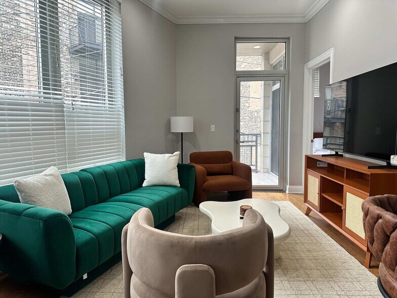 Primary Photo - 951 W Huron St