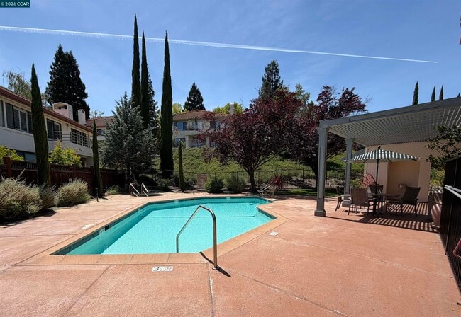 Building Photo - 801 Lakemont Pl
