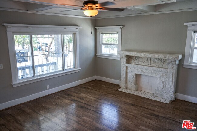 Building Photo - 1554 W 46th St