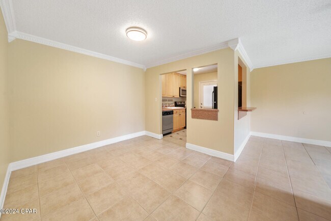 Building Photo - 2100 W Beach Dr