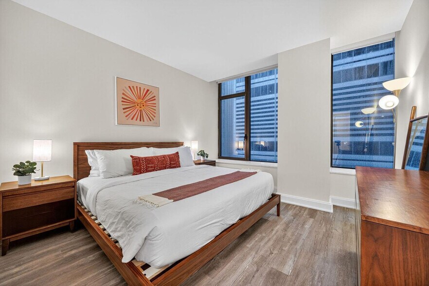 Building Photo - 10 Hanover Square