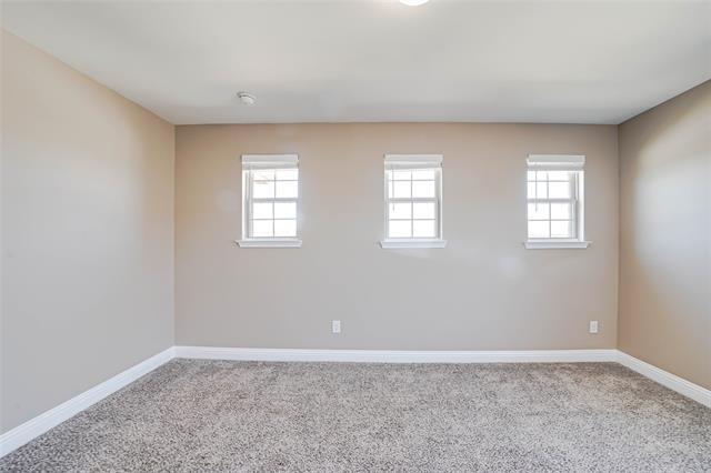 Building Photo - 410 Club House Dr