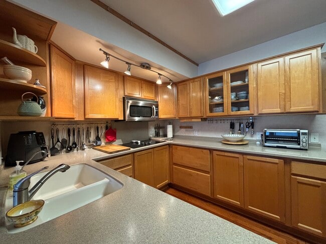 Building Photo - 221 N Bay Ln