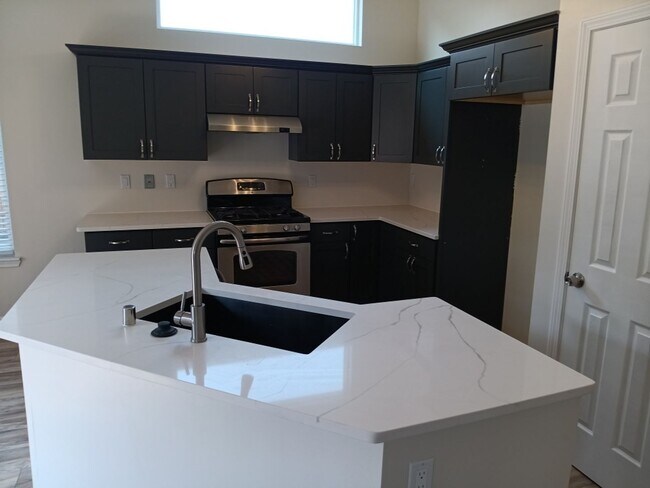 Building Photo - Spacious 4-bedroom, 2-bathroom home! Comin...