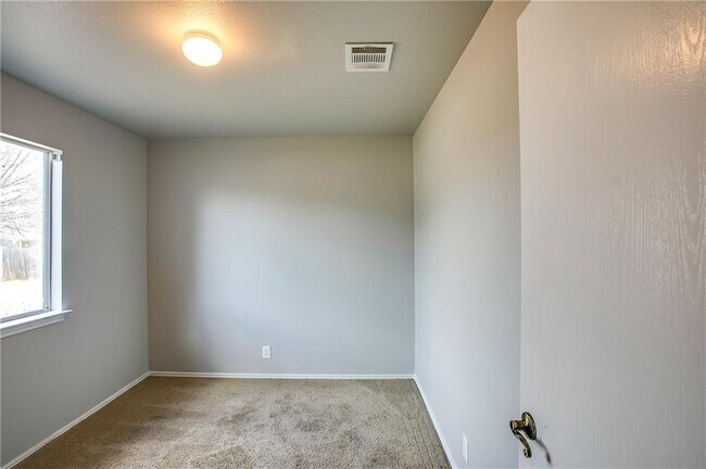 Building Photo - 412 Ballentine Ct