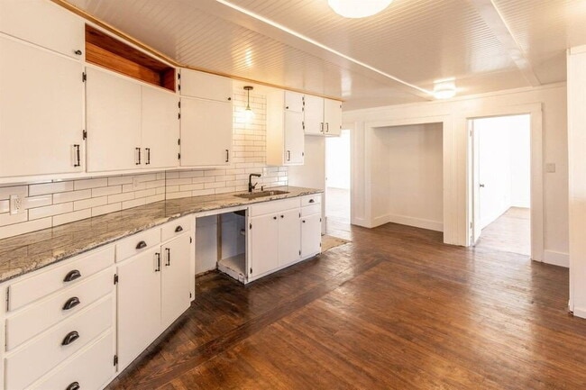 Building Photo - Ready for Summer and Fall Semester 2026! Spacious Four Bedroom near Texas Tech!