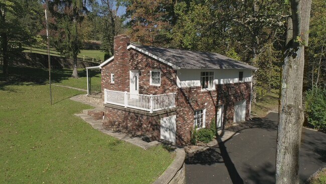 Building Photo - 2 Bedroom Home For Rent in Greensburg