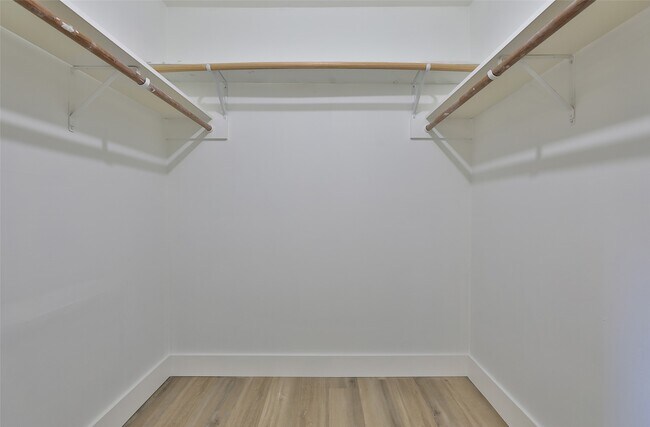 Building Photo - 606 Venice St