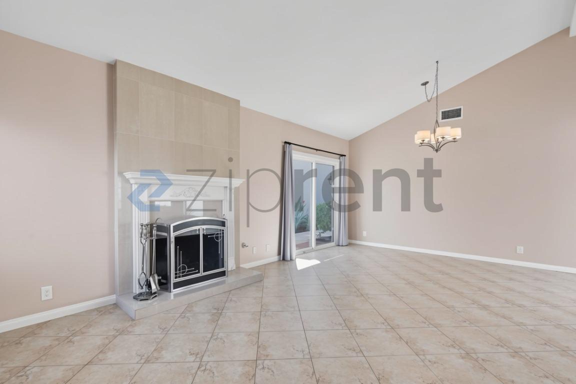 Building Photo - Unit