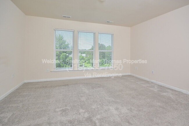 Building Photo - 409 Vassar Dr