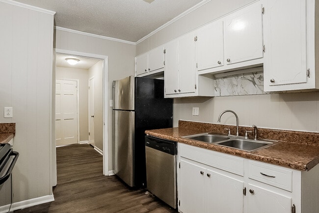 Building Photo - Charming Brick Home in Augusta