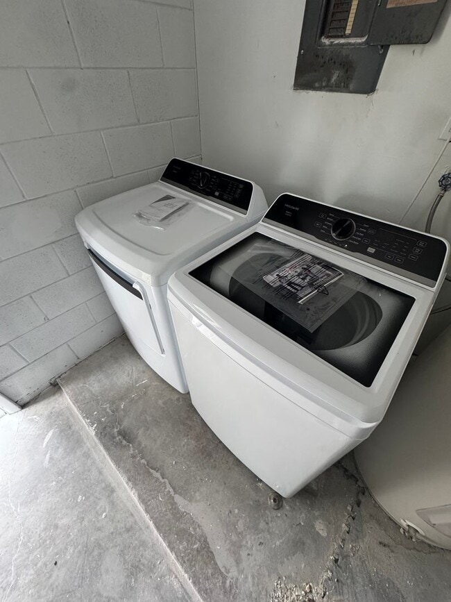 Building Photo - Under Construction*** Fully Renovated 3-Bedroom Home with Garage in Orlando