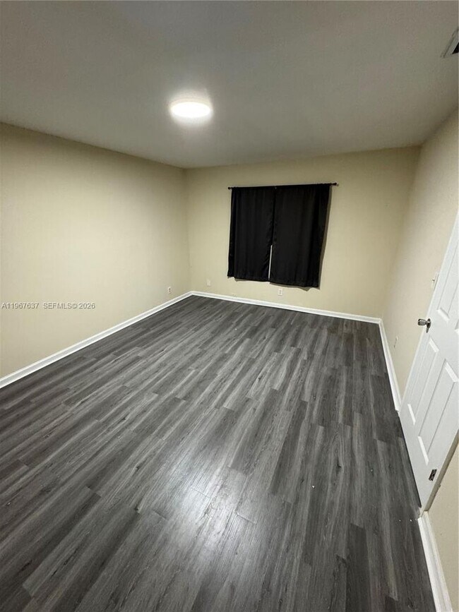 Building Photo - 129 San Remo Blvd