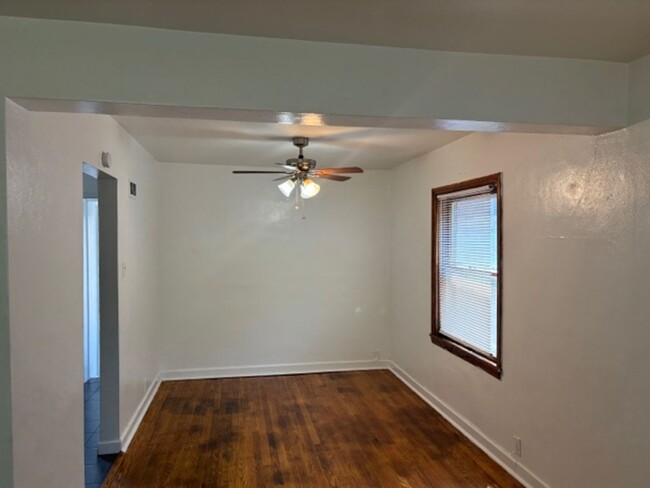 Building Photo - Spacious 2 Bedroom Home