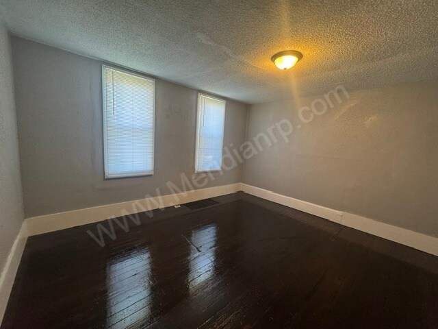 Building Photo - 420 E Masterson Ave
