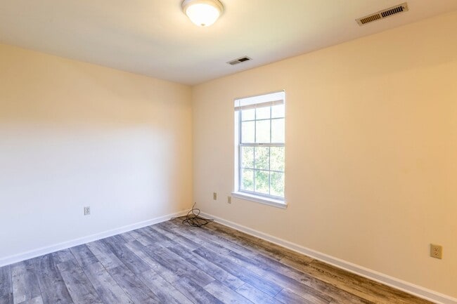 Building Photo - 418 Riverside Ave