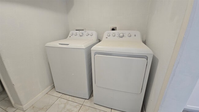 Building Photo - 421 Sidney St