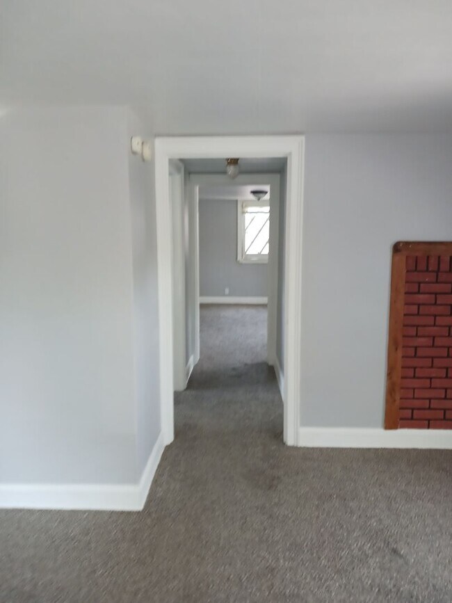 Building Photo - 322 E Midlothian Blvd