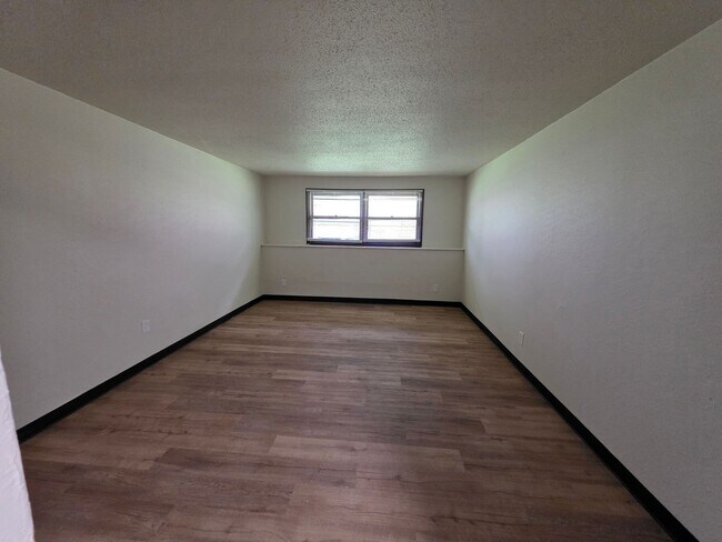 Building Photo - 2096 Imperial Ln