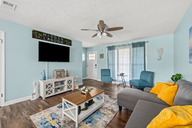 Building Photo - Fully Furnished Coastal Living in the Heart of Panama City Beach!