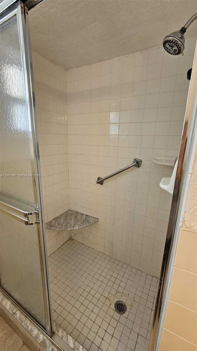 Building Photo - 1670 NE 191st St