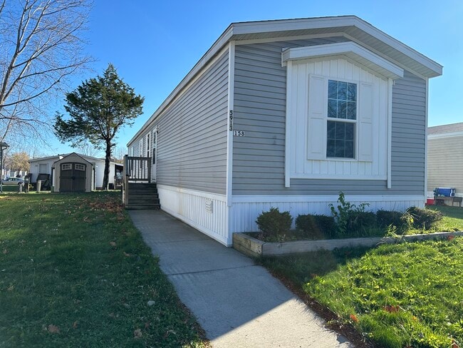 Building Photo - 5913 W Maple St