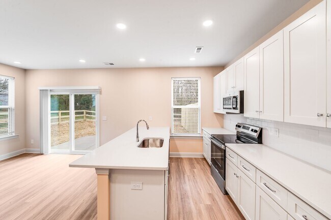 Building Photo - 645 Brookwood St