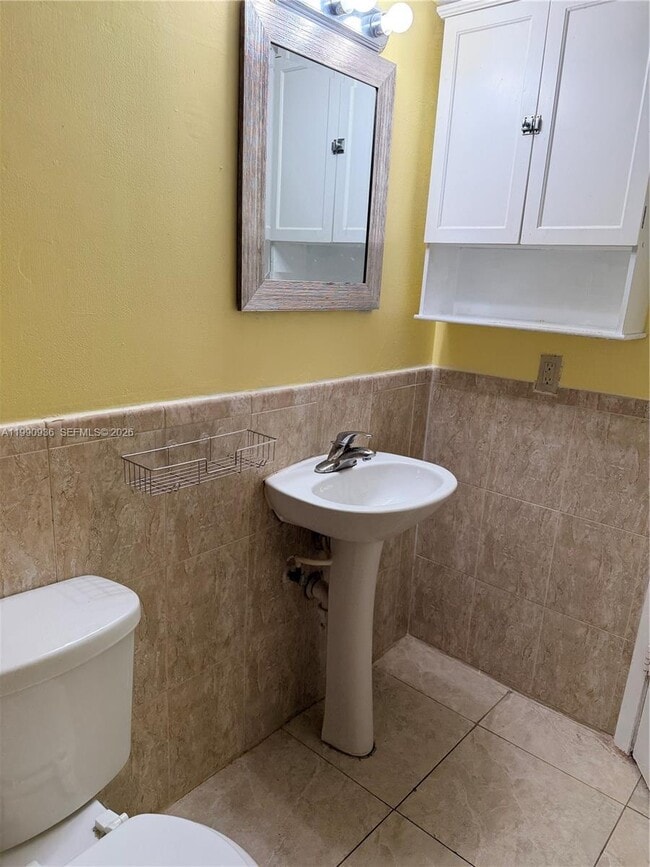 Building Photo - 17500 NW 67th Ct