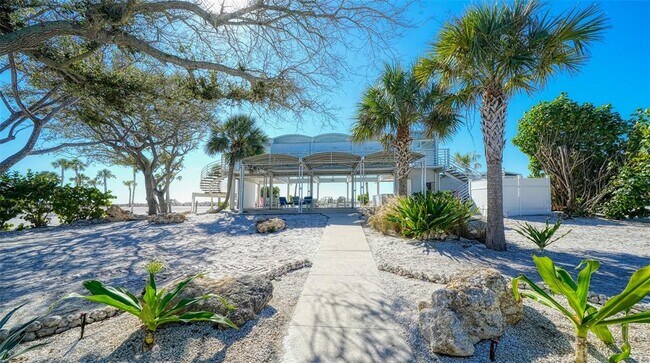 Building Photo - 7665 Sanderling Rd