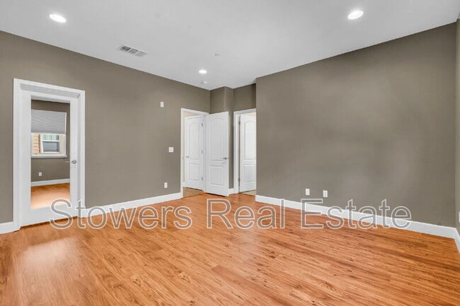 Building Photo - 718 El Paseo Cir