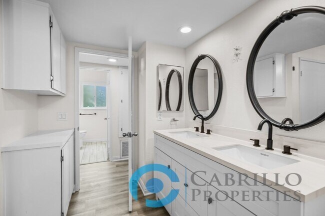 Building Photo - Beautiful 2bd/2ba 2nd Floor Condo with Bra...