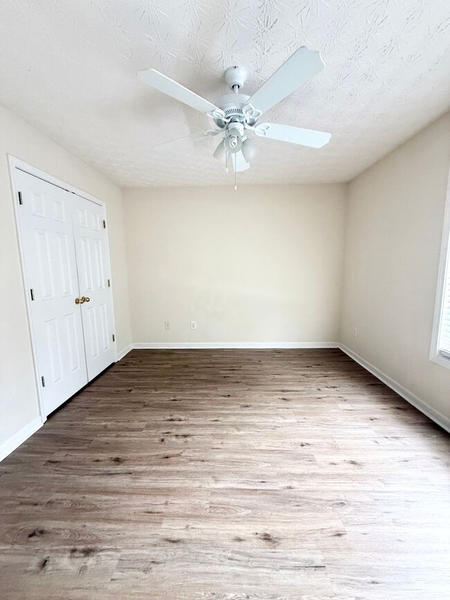 Building Photo - 2 bed/2.5 bath townhome near downtown Daws...