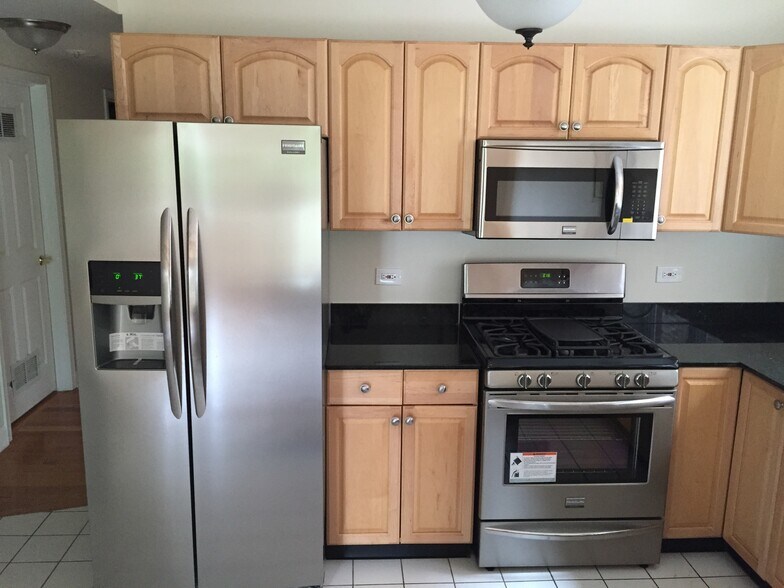 Primary Photo - 2217 W Farwell Ave