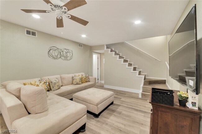 Building Photo - 900 Willow Tree Dr