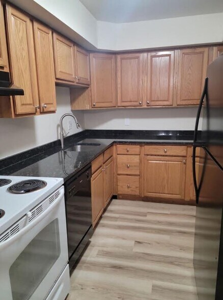 Building Photo - 241 Washington Pl