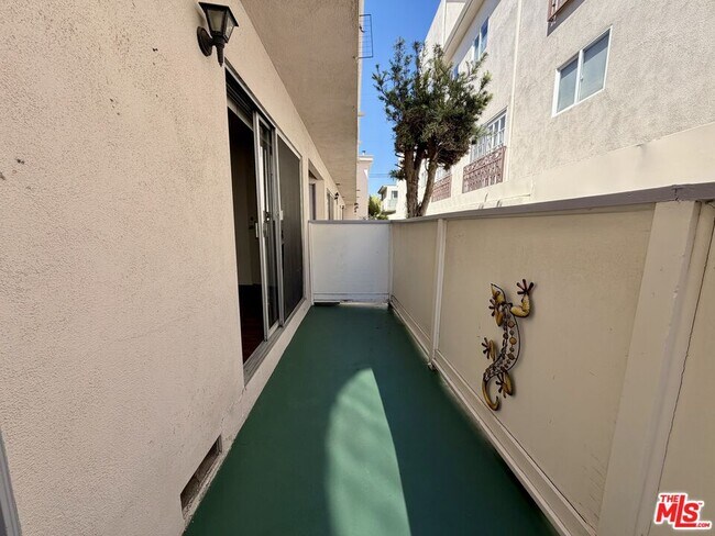 Building Photo - 11727 Mayfield Ave