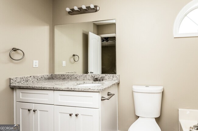 Building Photo - 831 Rosewood Cir